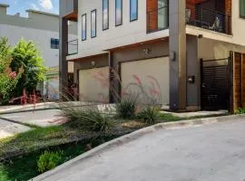 Lux 6BR 2Game Rooms Dallas