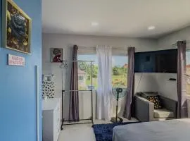 Khepri Soleil Suite - 12min from UVF Airport