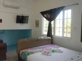 Sea View POOLSIDE Studio with Infinity Pool & Overwater Deck NEAR AIRPORT