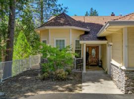 Yosemite-bound, Fun at the lake, Spacious & stylish 6 Bdr home with game room，位于格罗夫兰的酒店