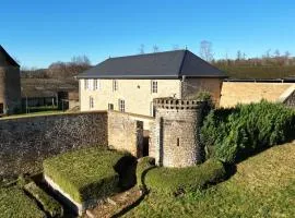 Dépendance du château de Remehan rénovée avec goût