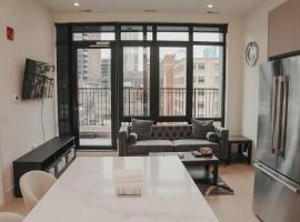 River North Private Balcony With In and Out Parking、シカゴのアパートメント