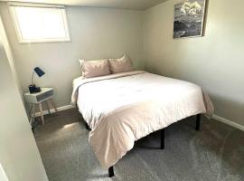 Cozy basement apartment - blocks from Old Town, ξενοδοχείο σε Pocatello