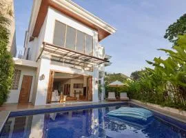 Fale Seminyak - Brand New Modern Luxury 5BR Villa in Seminyak with Private Pool, Gym & Massage Room