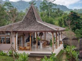 Tebola Village Resort Managed by CPM Bali, hotel v destinaci Sidemen