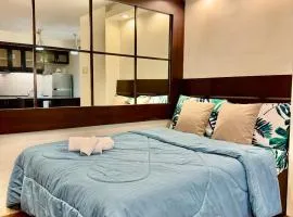 WestParc Cedar Cozy Apartment in the Heart of Alabang