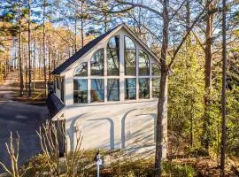 Modern Treehouse with Views and Comfort
