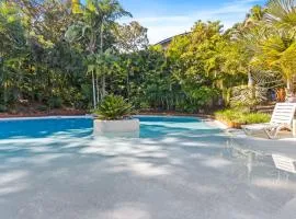 Baden 38 - Rainbow Shores. Pool. Walk to beach