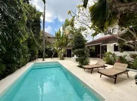 Villa White Orchid
