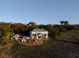 Luxury Couples Hideaway by the Sea, hotel in Waitpinga