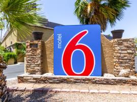 Motel 6 Glendale Phoenix, hotel v destinaci Glendale