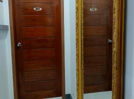 EPM Tower Hotel and Events Place, hotel de luxo em Alfonso