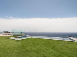 V&C Luxury Village, hotel em Breña Baja