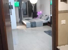 Tranquil studio, hotel en Thane