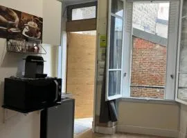 spacieux studio Paris Gambetta