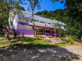 Casa Bacarirá - Floresta com Yoga e Café da Manhã Vegano, habitación en casa particular en Camburi