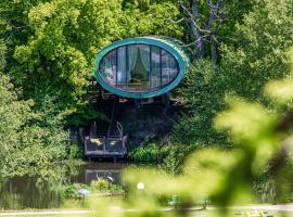 AKIS namelis medyje- Dinosaur Park, hotel com spa em Radailiai