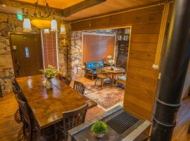 箱根シャレー コンビニ近く 海賊船に乗ろう 徒歩3分で富士山ビュー 箱根中心, chalet de monta&ntilde;a en Hakone