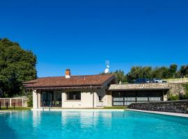 Villa Anna Lake View – hotel w mieście Pilzone