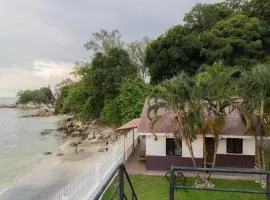 Beach Front mini chalet - private pool, speaker system, complete kitchen, BBQ for 8 pax