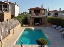Velvet Pines Villa, Elani by Halkidiki Villas, hotel en Elani