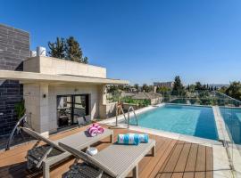 Penthouse with pool jerusalem, ubytovanie s k&uacute;peľmi onsen v Jeruzaleme
