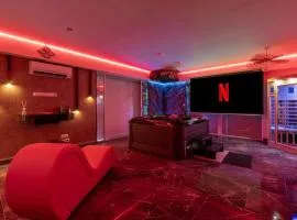 L'Horizon - Suite romantique avec jacuzzi, sauna, piscine & vidéo projecteur