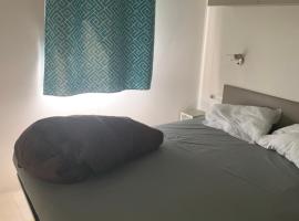 Mobilhome 6pers Camping le Neptune Argeles sur mer、アルジェレス・シュル・メールのキャンプ場