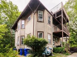Brookline 3BR Wi-Fi Grill Parking Near T