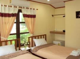 Baanphuthadol, hotel cerca de Aeropuerto de Mae Hong Son - HGN, 