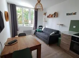 Lovely 32 square metre studio next to the beach