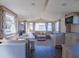 Three Bedroom Instow Caravan, pet-friendly hotel in Bideford