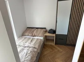 Nowa Apartmenty - parking lotniskowy