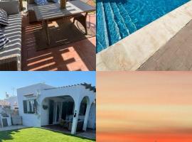 Menorca Palm Villa, villa em Cala en Blanes