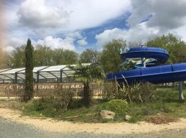 MH First 6pers 30min PuyduFou HellFest, Hotel in La Boissière-de-Montaigu