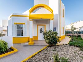 Pet-Friendly with Private Pool Close to the Beach, Hotel in Galé