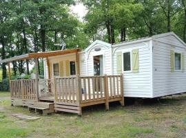 PUY DU FOU 5p 820FG, beach hotel in La Boissière-de-Montaigu