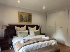 Private Bryanston Cottage, Garden, Uncapped Wi-Fi