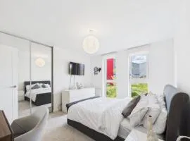 Modern 2-Bed Apartment in Longcross with Balcony & Parking
