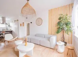 Designer 2br apt, 5mins to the beach - J4
