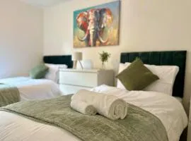 Stylish 4BR Home Close to A45 & NEC Venue
