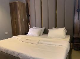 Edebengz Luxury Hub, hotel v Uyu