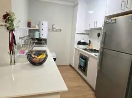 Stylish 2-Bedroom Apartment in Maddington, 15 Minutes from Perth Airport