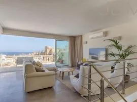 Palatial Flat inside Bright Duplex Penthouse