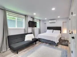 1 Mi to Dtwn Renovated Retreat in Georgetown!