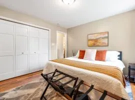 King Suite Fiber Internet Full Kitchen