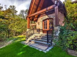 Mountain Lodge Retreat, Near New Paltz & Hikes, hotel v destinaci New Paltz