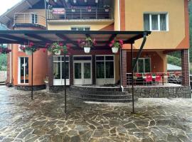 Pensiunea Pe drumuri de munte, nh&agrave; kh&aacute;ch ở Borca