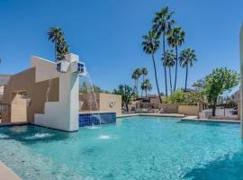 Sabino Canyon Condo with a Pool and Spa, ξενοδοχείο σε Τουσόν