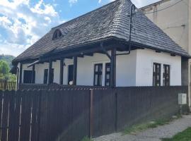 Casuța din Domnești, villa en Domneşti